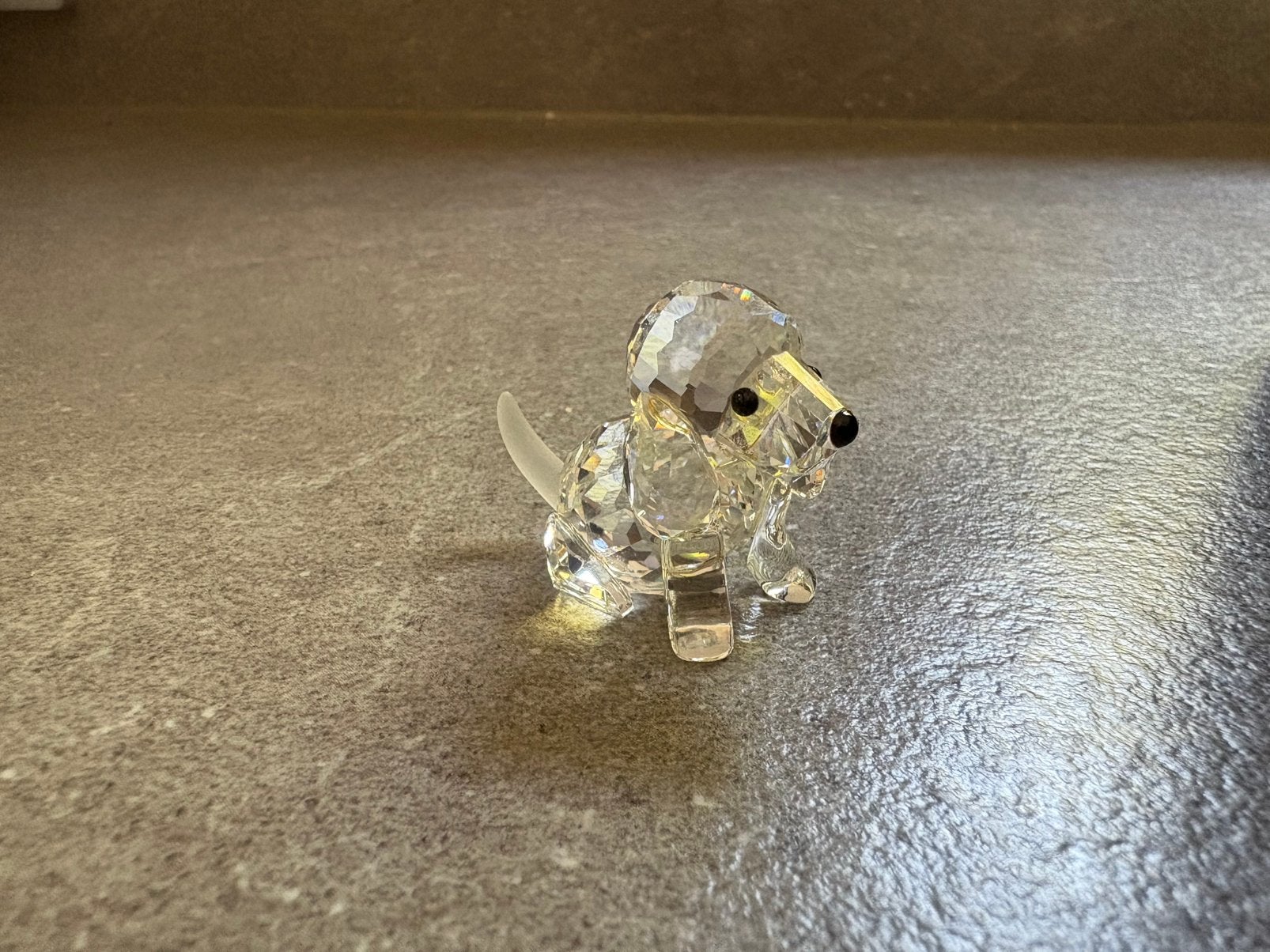 Swarovski Beagle Puppy 158418 – Doos & certificaat, Ophalen of Verzenden, Zo goed als nieuw, Figuurtje