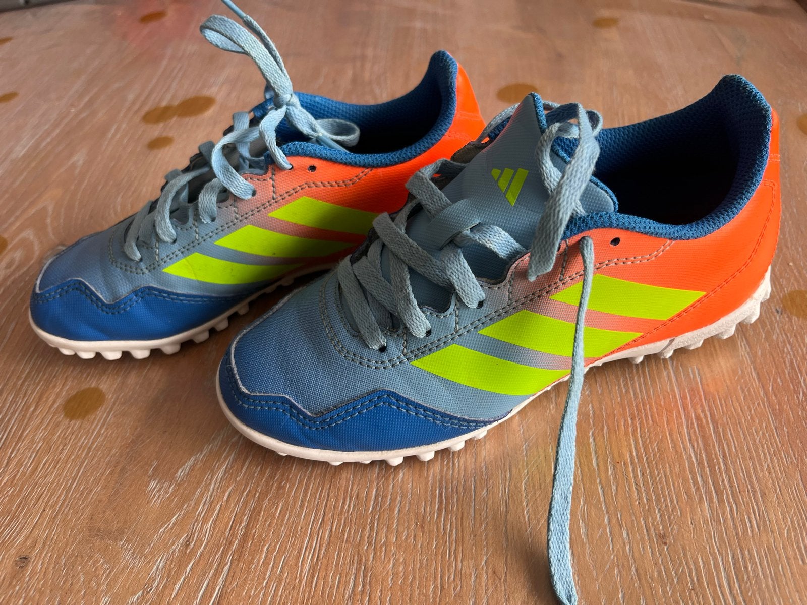 Hockeyschoenen maat 33 - Zo goed als nieuw, Sport en Fitness, Hockey, Ophalen of Verzenden, Zo goed als nieuw, Schoenen