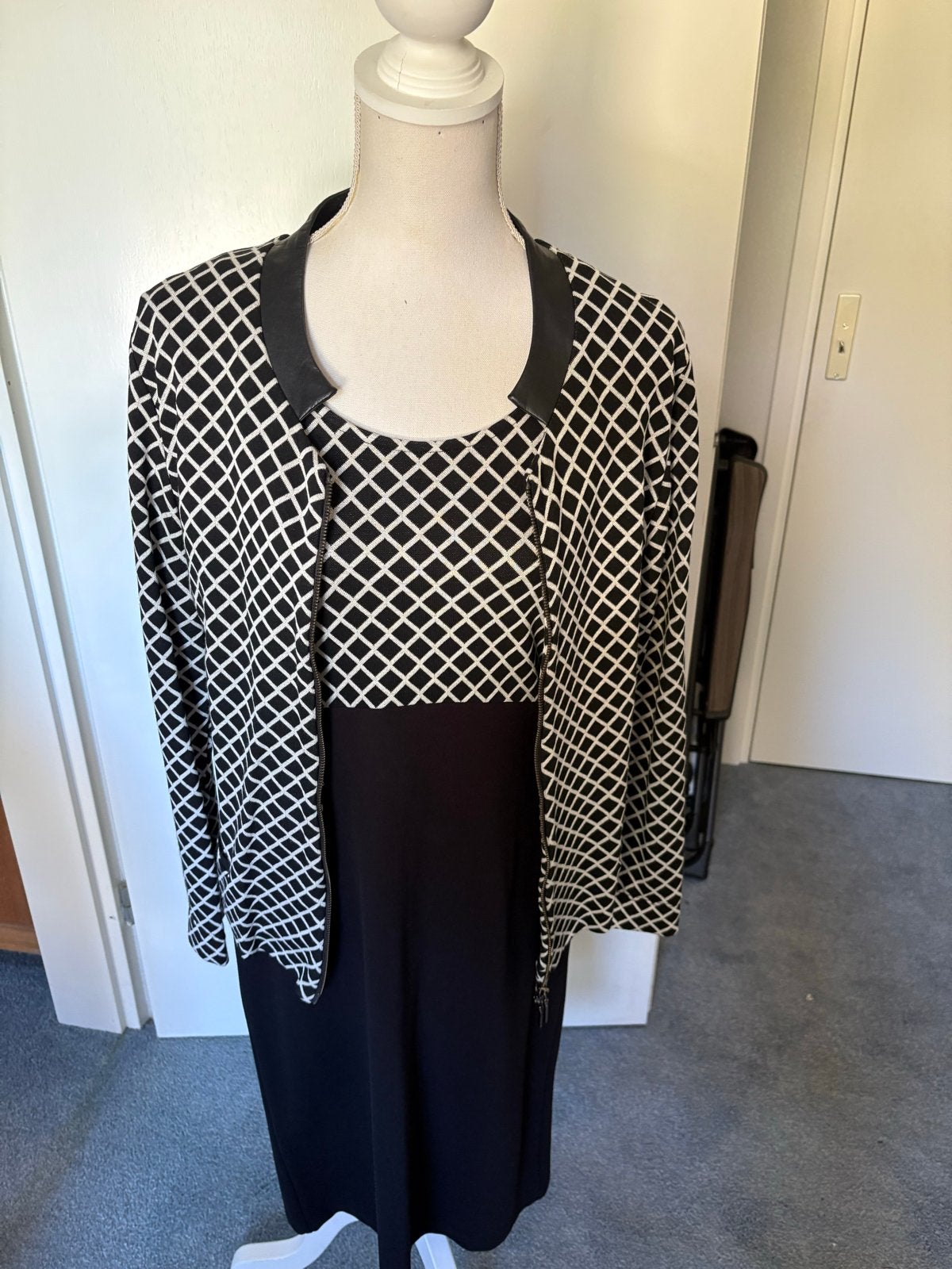 Juffrouw Jansen jurk met jasje - Zwart/Wit, Kleding | Dames, Maat 38/40 (M), Zwart, Ophalen of Verzenden, Zo goed als nieuw