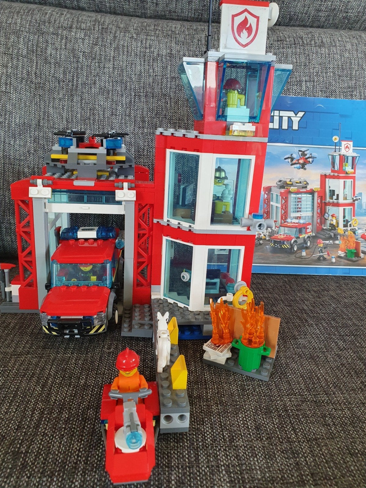 Lego City 60215 Brandweerkazerne - Complete set, City, Lego, Ophalen of Verzenden, Zo goed als nieuw