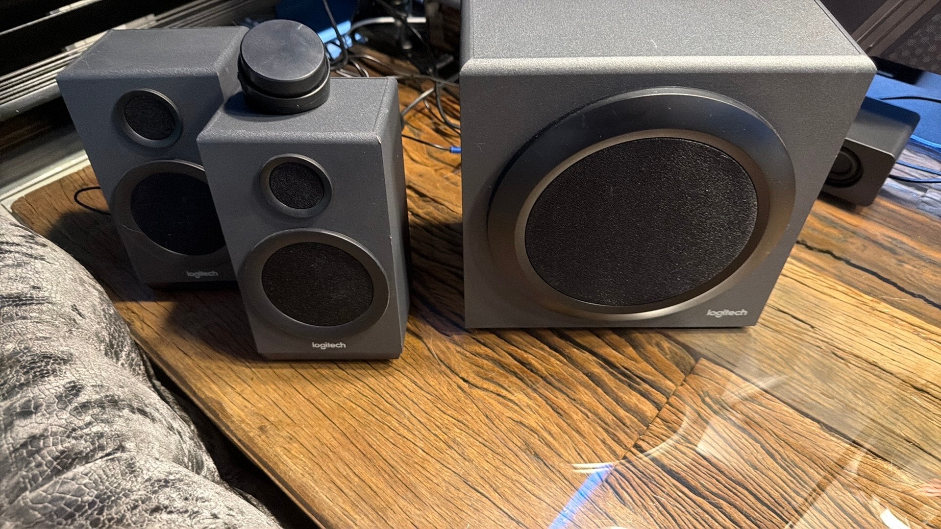 Logitech z333, Computers en Software, Ophalen, Zo goed als nieuw