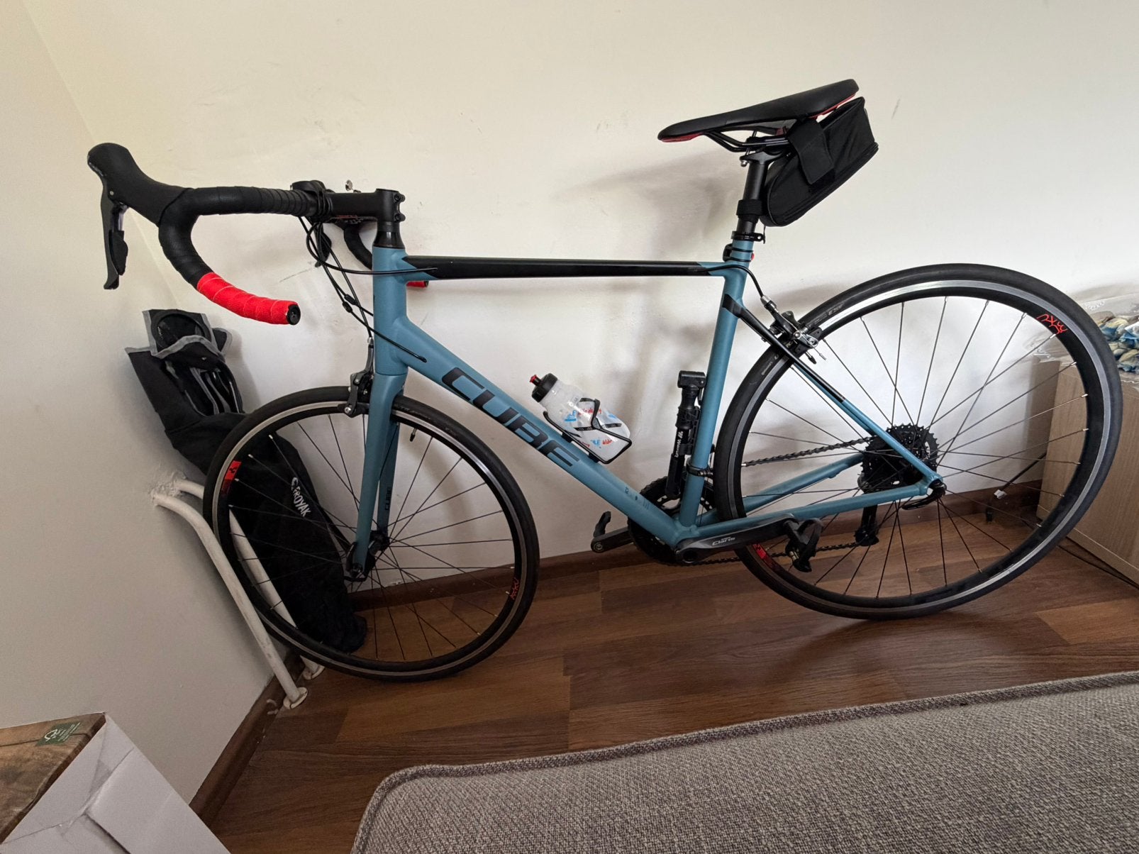 Cube attain greyblue. Slechts 3 maanden gebruikt. als nieuw, Overige merken, Carbon, Ophalen of Verzenden, 57 tot 61 cm