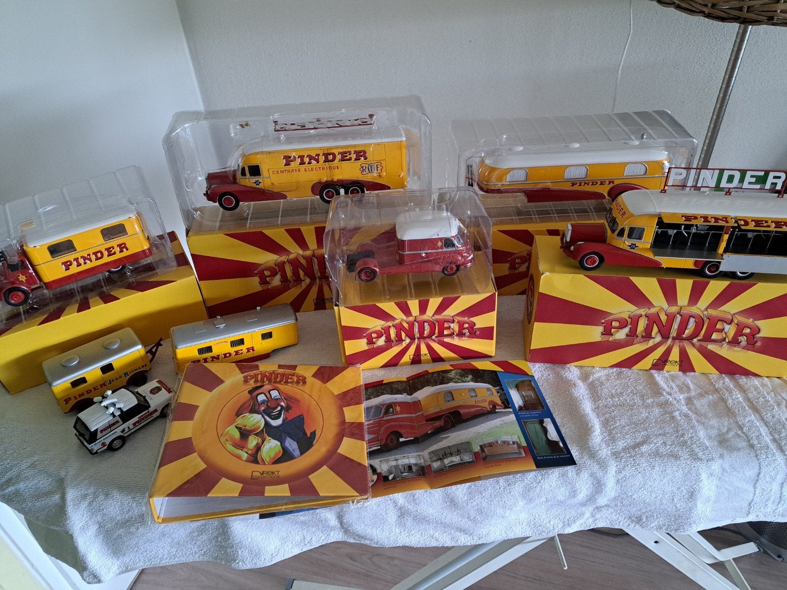 Pinder Circus Modelcollectie - Diverse Voertuigen, Hobby en Vrije tijd, Modelbouw | Auto's en Voertuigen, Overige merken, 1:50 of kleiner