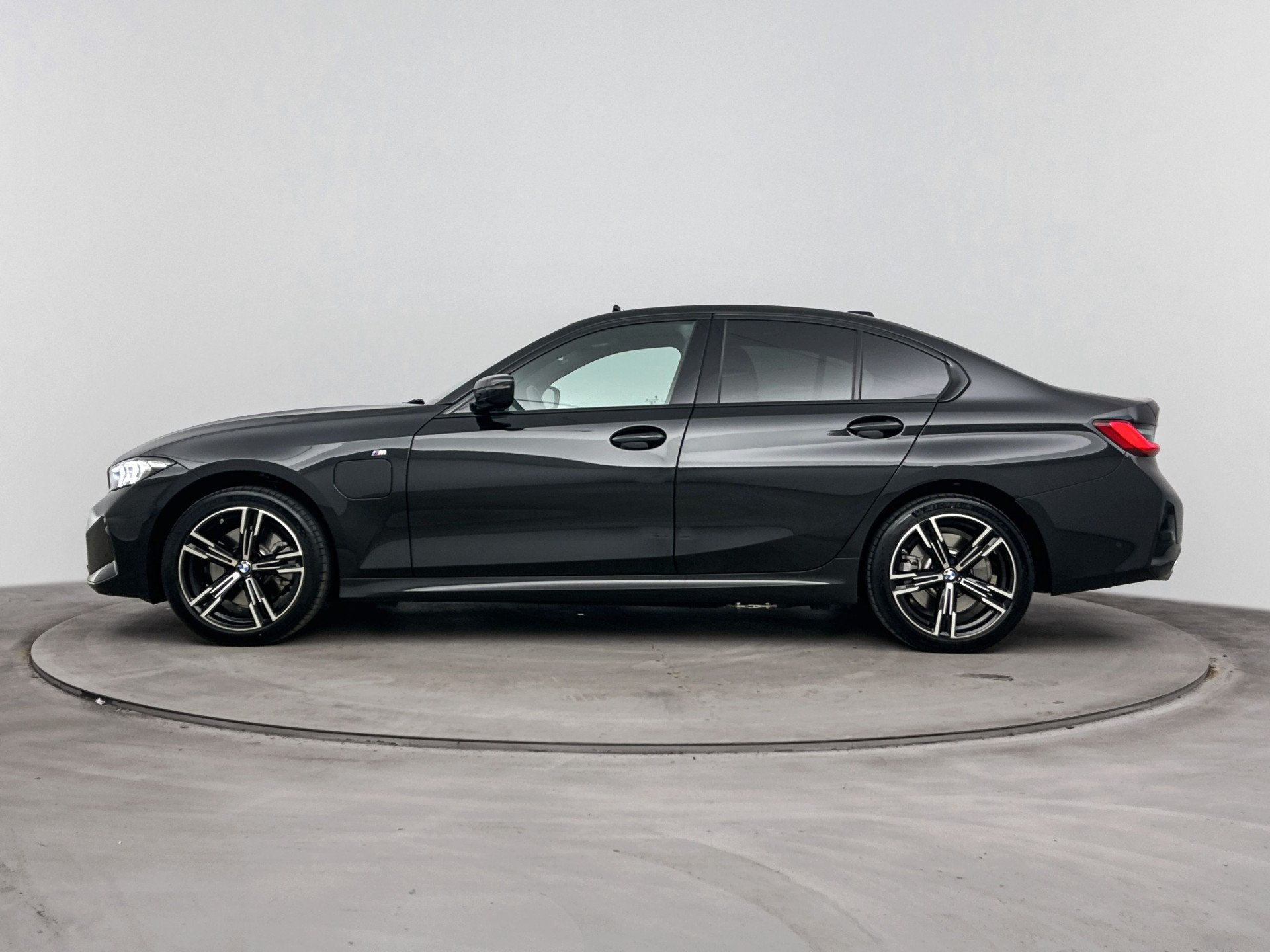 BMW 3 Serie 330e M Sport Automaat / Trekhaak / Schuif-Kantel, 1998 cc, Achterwielaandrijving, Gebruikt, 4 cilinders