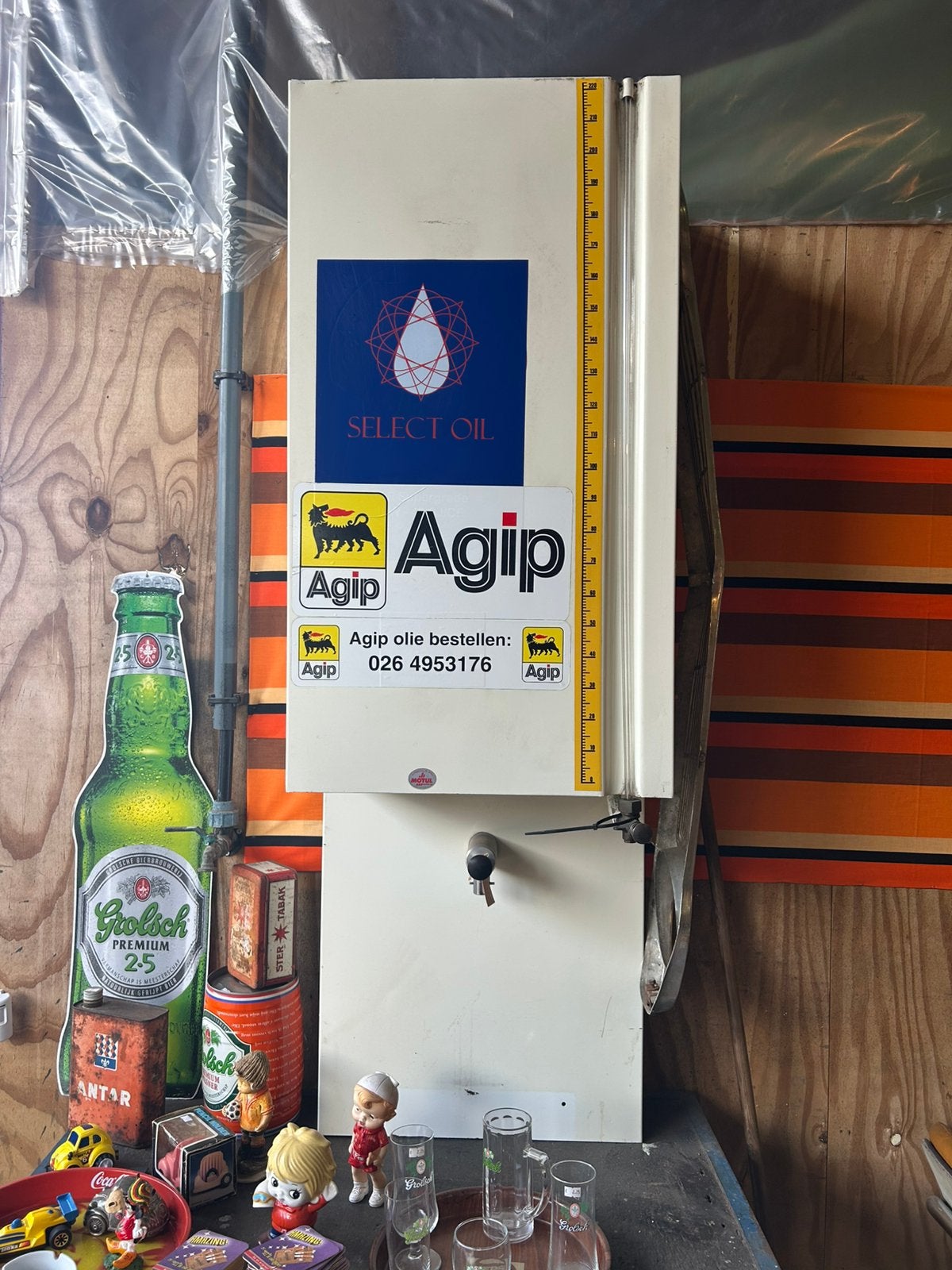 Vintage/ industriële olie tank met stickers uit auto garage, Ophalen, Huis en Inrichting