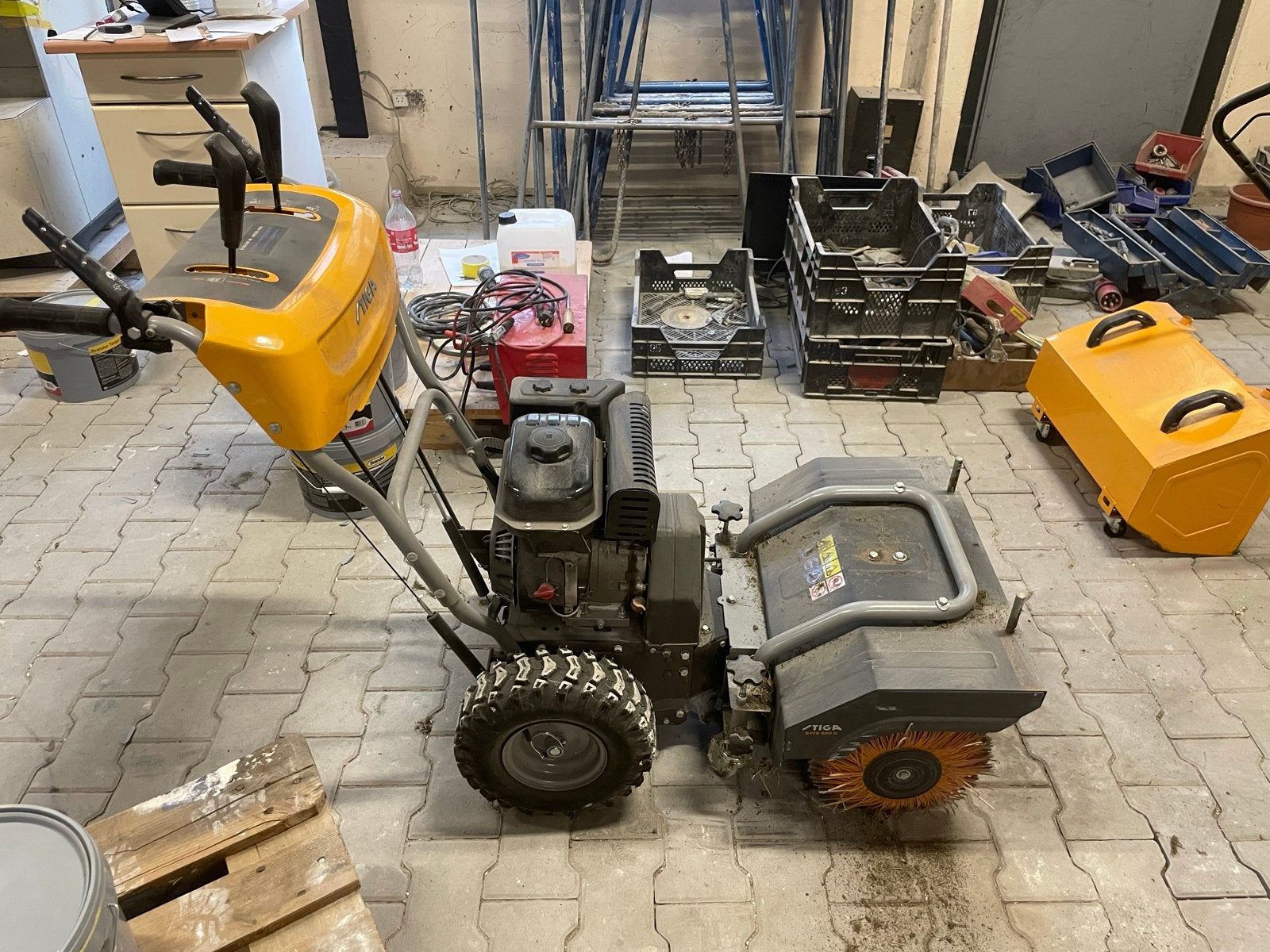 Stiga SWS 600 G Veegmachine / Sneeuwruimer, Tuin en Terras, Veegmachines, Ophalen, Zo goed als nieuw
