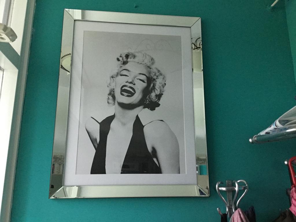 Spiegellijst  met fotoMarilyn Monroe, Ophalen