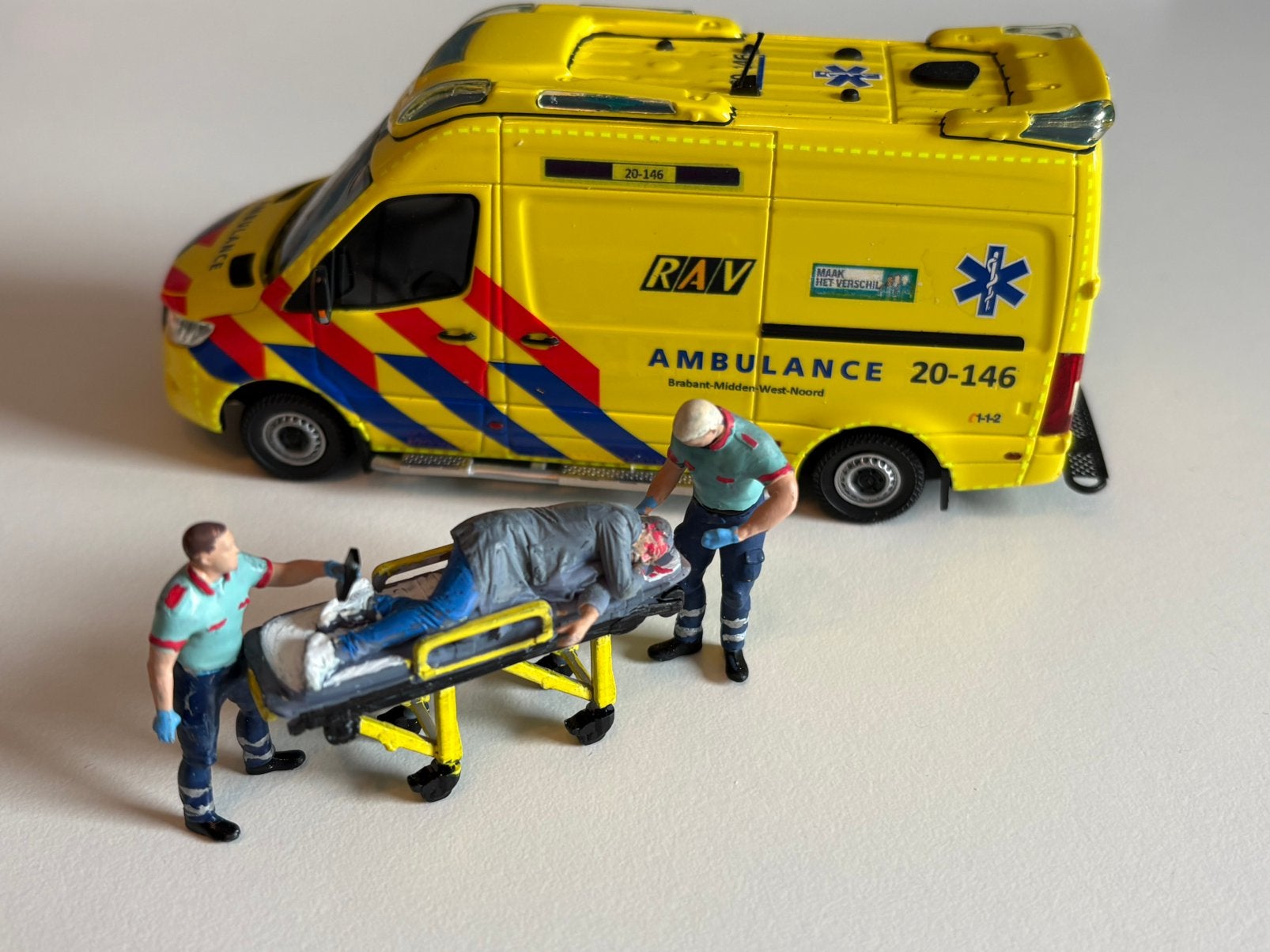 Ambulance verplegers figuren, Ophalen of Verzenden, Zo goed als nieuw, Auto, Overige merken