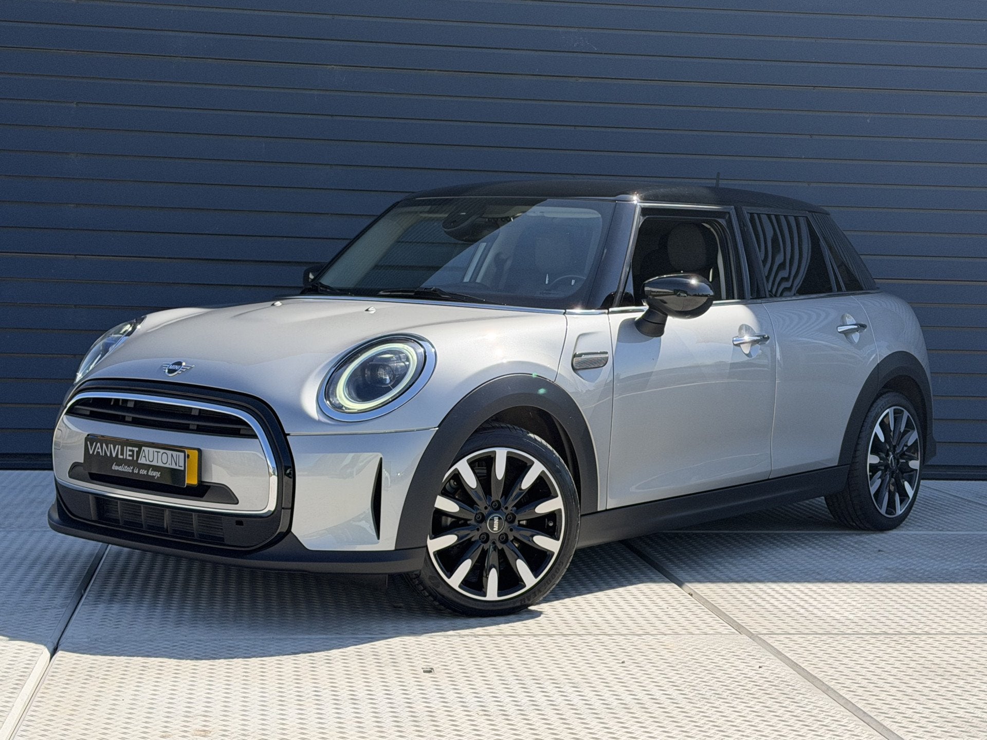 MINI Mini 1.5 Cooper 136 PK Camden Plus Edition Automaat | C, Auto's, Mini, 136 pk, Gebruikt, Euro 6, Met garantie (alle)