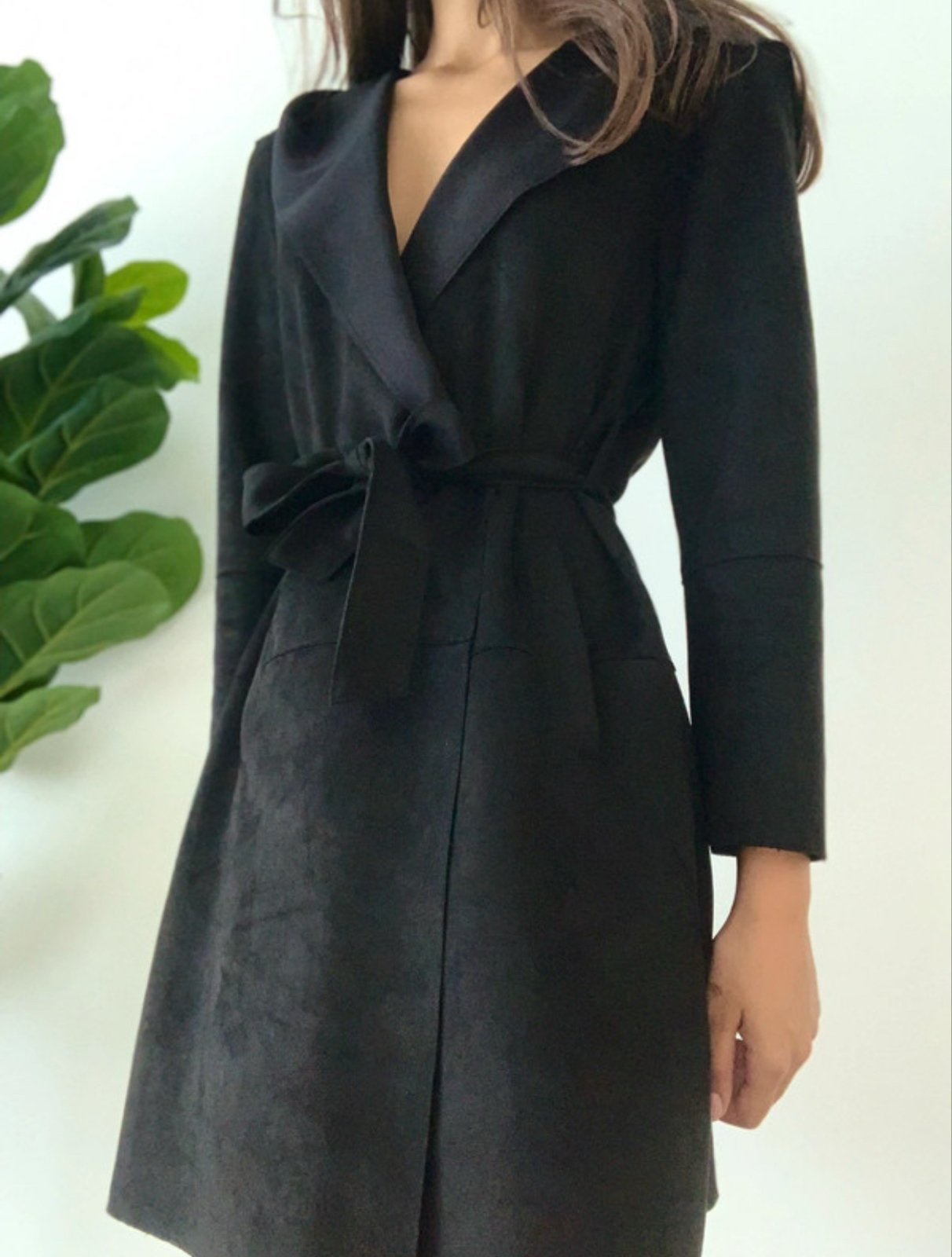 Zwarte faux suède jas met capuchon en riem, Ophalen of Verzenden, Zo goed als nieuw, Maat 34 (XS) of kleiner, Zwart