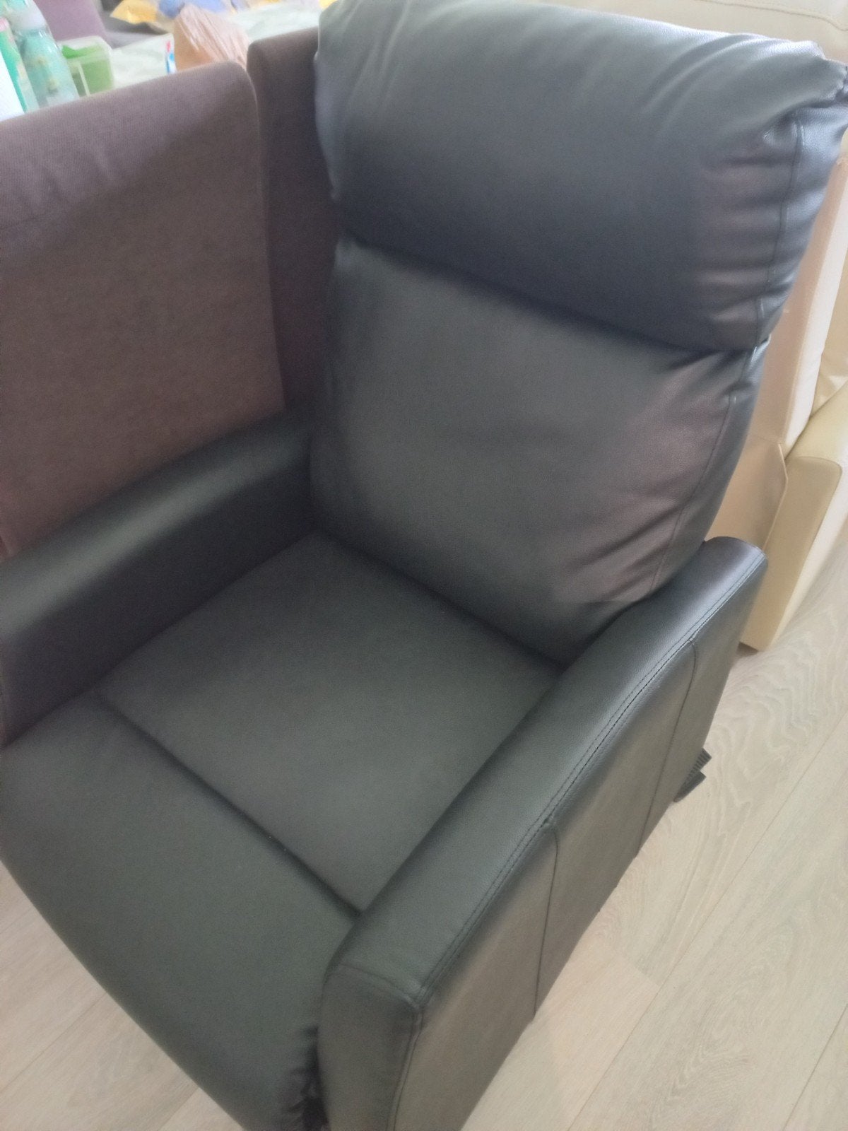 Comfortabele zwarte fauteuil - Zo goed als nieuw, Huis en Inrichting, Fauteuils, Kunststof, 75 tot 100 cm, Ophalen of Verzenden