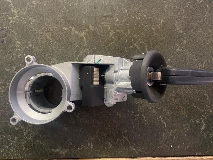 Kontaktslot + Sleutel van een Opel Corsa, Gebruikt, -, -, Opel