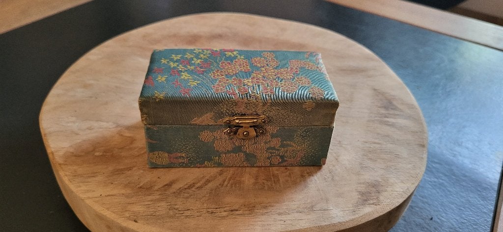 Chinese gezondheidsballen in brokaat doosje, Ophalen of Verzenden