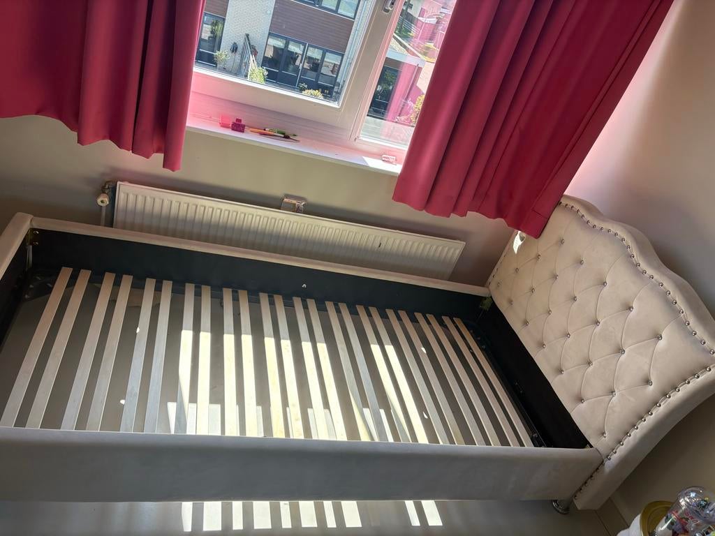 Stijlvol 1 persoonsbed met gestoffeerd hoofdbord, Huis en Inrichting, Slaapkamer | Bedden, 90 cm, Beige, Tweepersoons, Ophalen of Verzenden