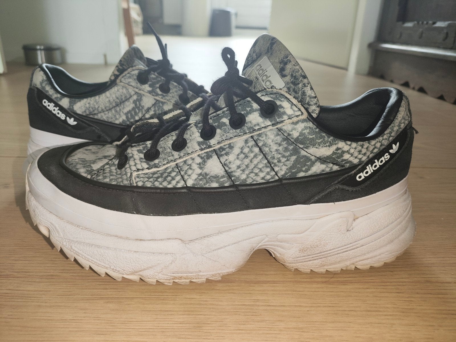 Adidas Kiellor Black slang origineel maat 38, Adidas, Zwart, Ophalen of Verzenden, Sneakers of Gympen