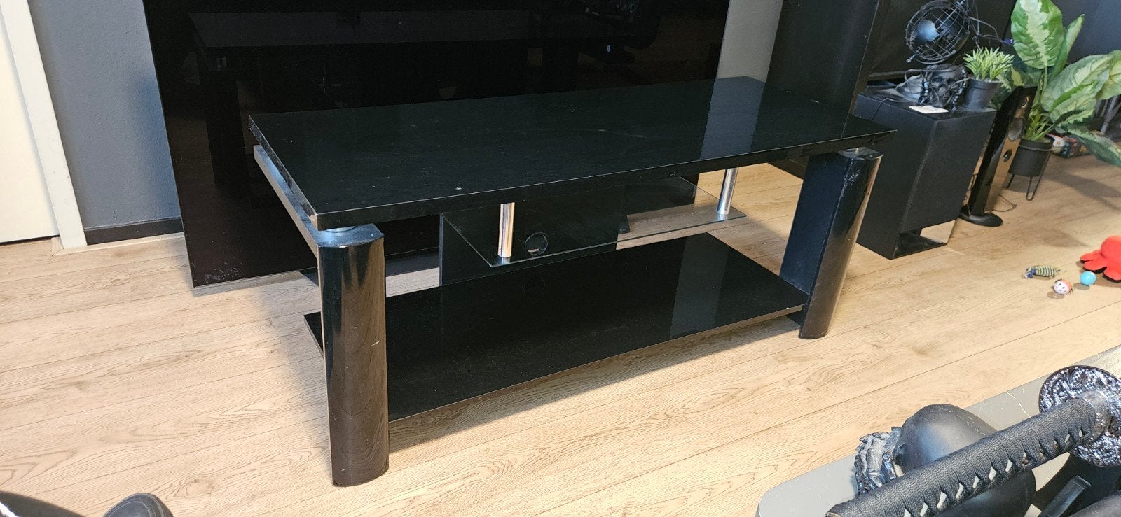 Zwart glazen tv-meubel met 2 planken, Ophalen, Gebruikt, 150 tot 200 cm, Minder dan 100 cm