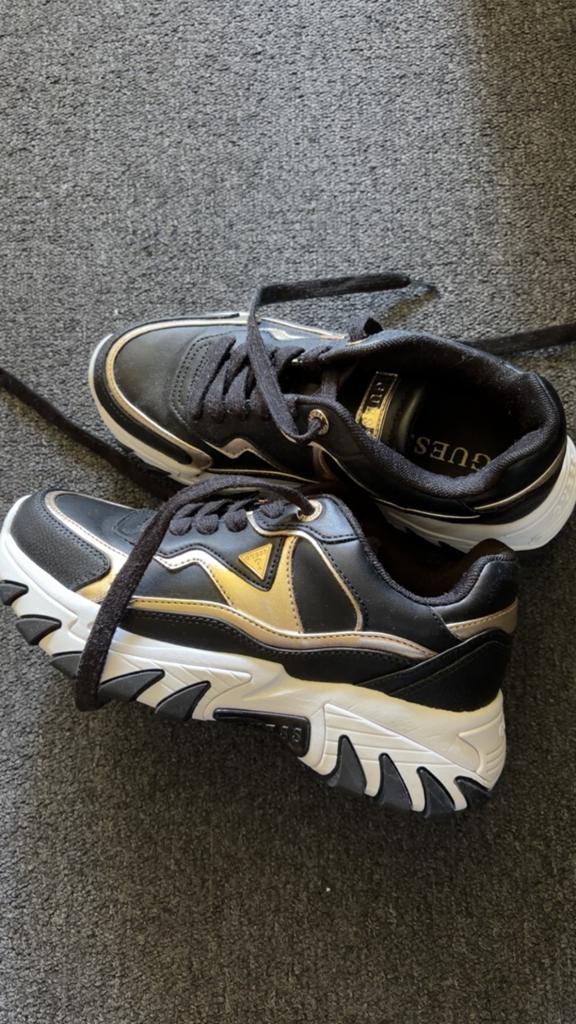 Guess dames schoenen, Ophalen of Verzenden, Zo goed als nieuw, Zwart, Sneakers of Gympen