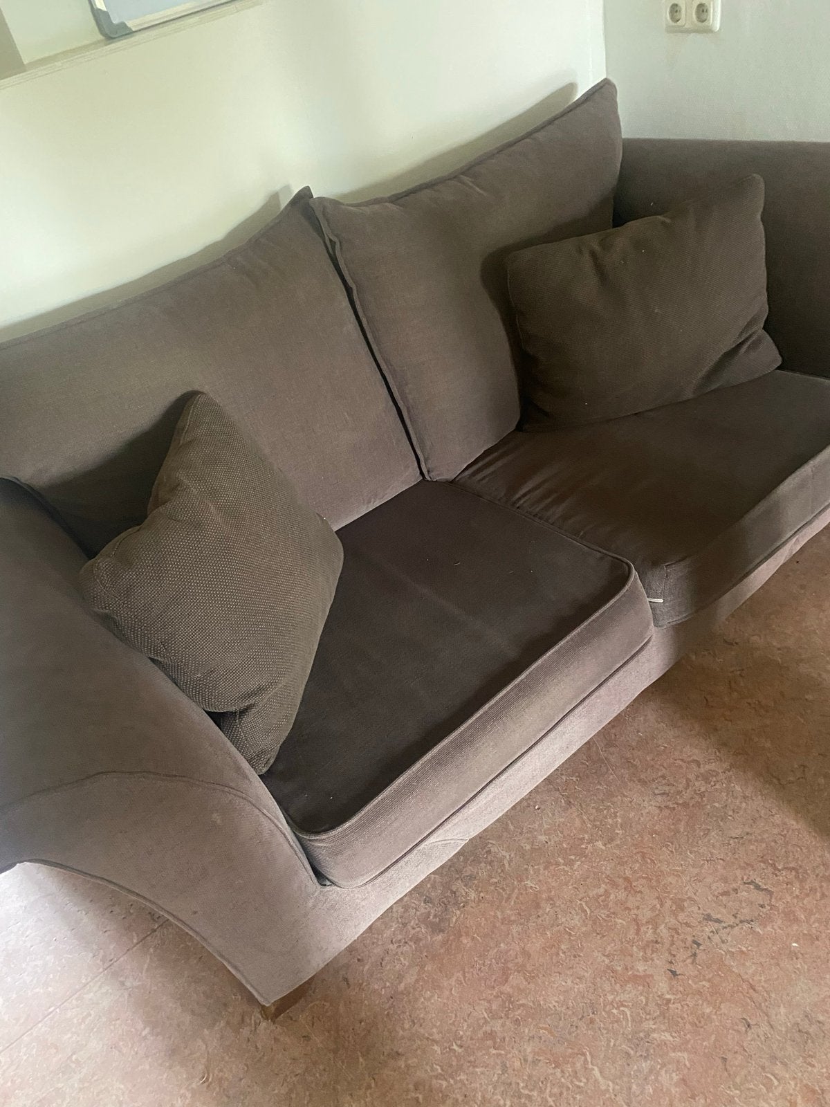 Comfortabele bruine bank met kussens, Ophalen, Gebruikt, Driepersoons, 75 tot 100 cm