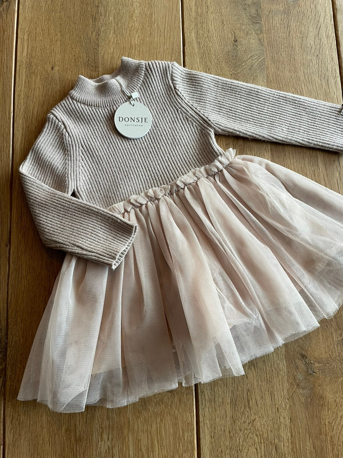 Donsje | Lotus Dress | Rose Grey | 9-12maand | Nieuw., Ophalen of Verzenden, Nieuw, Meisje, Jurkje of Rokje