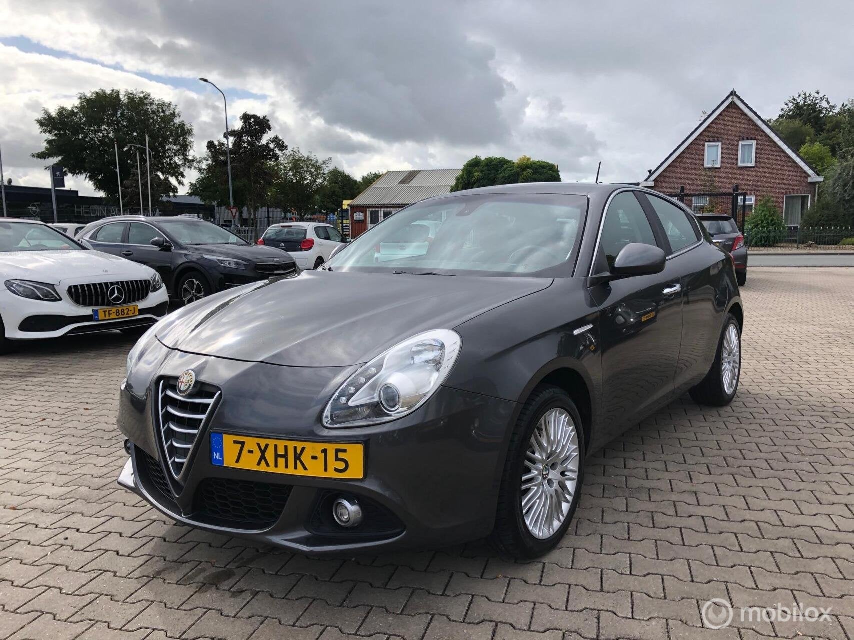 Alfa Romeo Giulietta 1.4 T Exclusive Automaat Navi Cruese, Auto's, Euro 6, 4 cilinders, 500 kg, 1300 kg