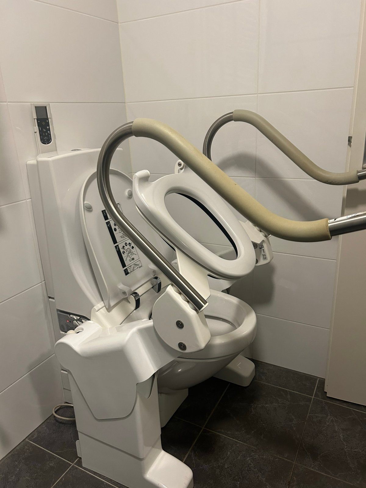 AEROLET TOILETLIFT OP GEBERIT AQUACLEAN 8000 PLUS MET STEUN, Ophalen, Zo goed als nieuw, Overige typen