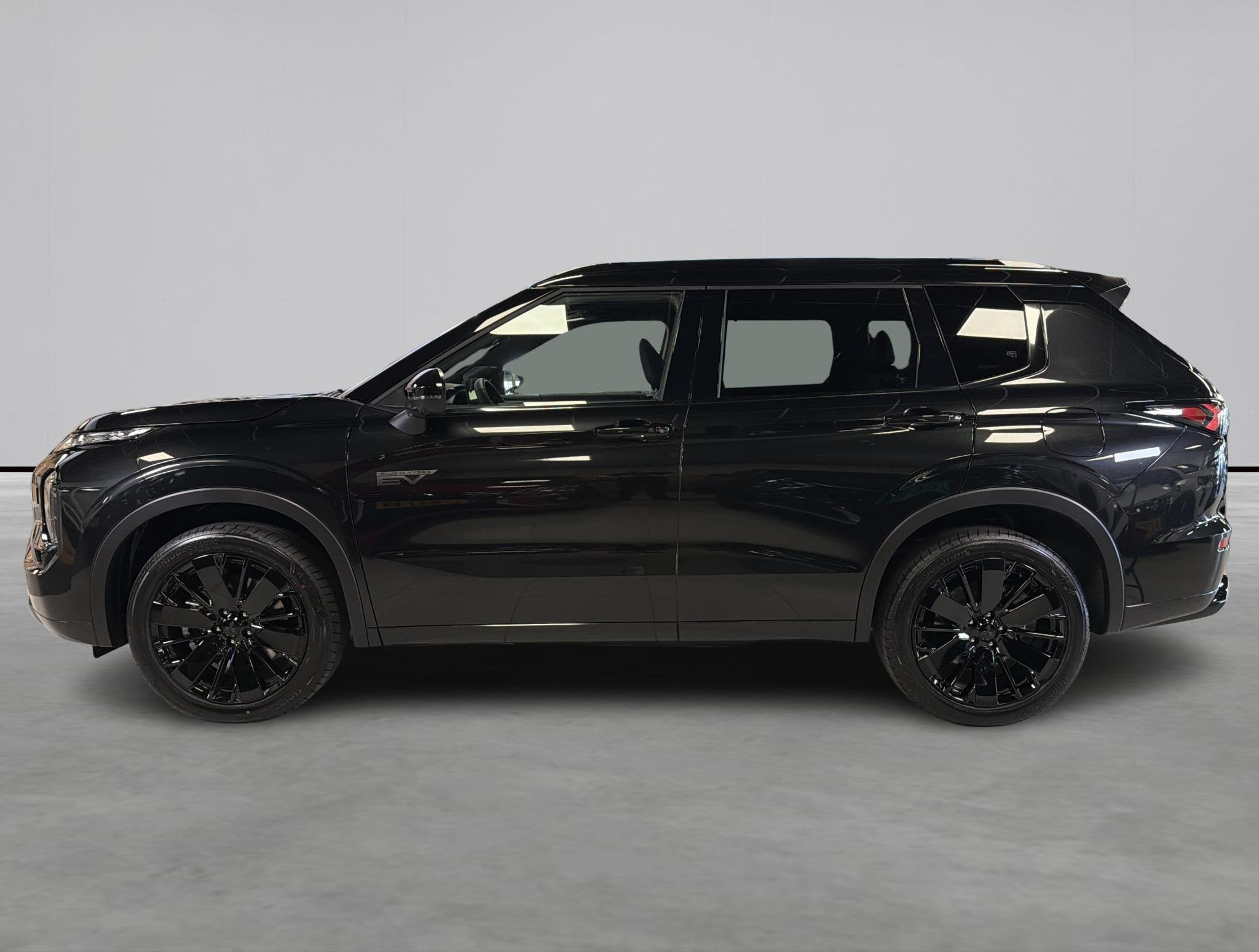 Mitsubishi Outlander 2.4 PHEV Black Edition, Automaat, 2095 kg, Euro 6, 4 cilinders