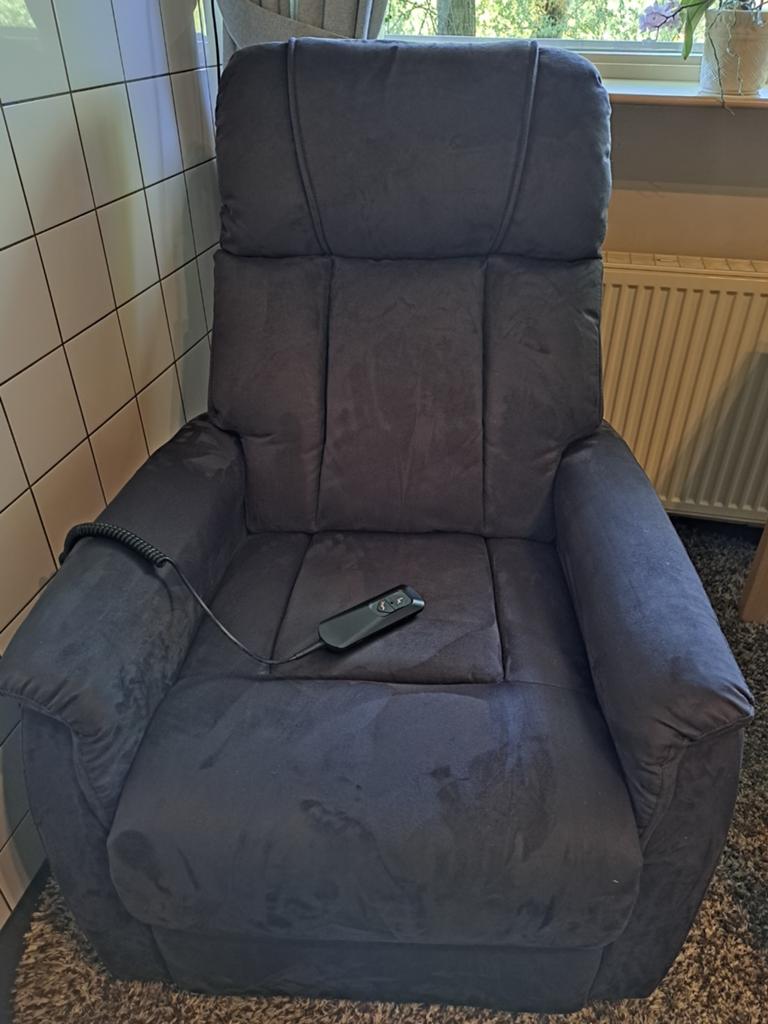 Comfortabele relaxfauteuil met afstandsbediening, Huis en Inrichting, Fauteuils, Modern, Comfort, 75 tot 100 cm, Ophalen of Verzenden