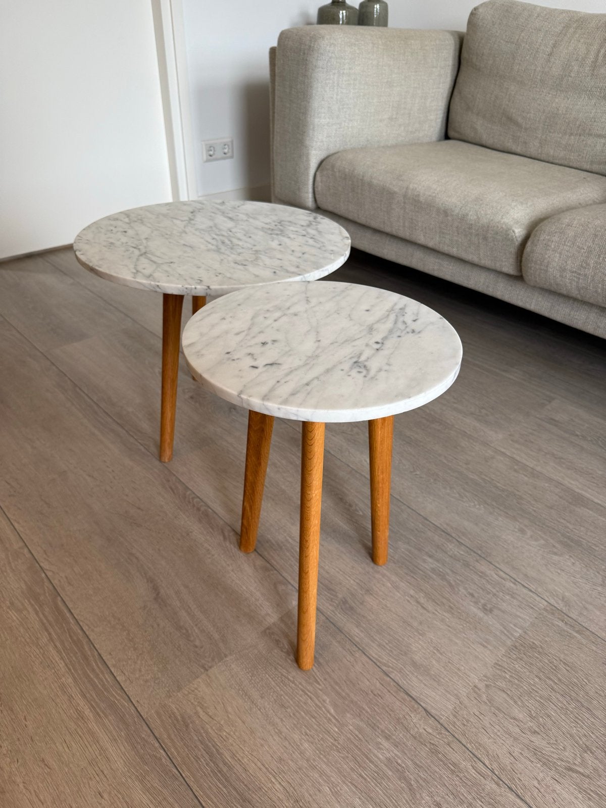 Set van 2 marmeren bijzettafels met houten poten, Ophalen, Minder dan 45 cm, Minder dan 55 cm, Rond