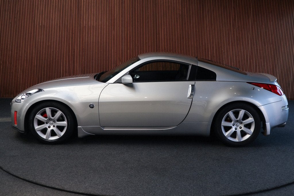 Nissan 350Z 3.5 V6 Aut Leer Bose Climate C. Stoelverwarming, Auto's, Nissan, Gebruikt, Zwart, 2 stoelen, 6 cilinders