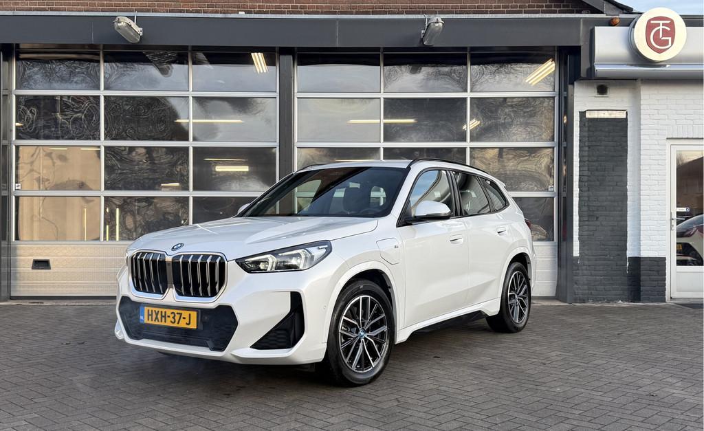 BMW X1 xDrive25e M Sport (bj 2024, automaat), Gebruikt, Wit, Plug-in hybride, Hybride Elektrisch/Benzine