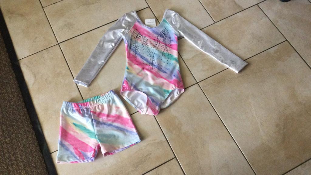 Turn pakje voor 7/8 jaar met broekje nog nieuw, Kleiner dan kindermaat 122, Ophalen of Verzenden, Nieuw, Turnpak(je)