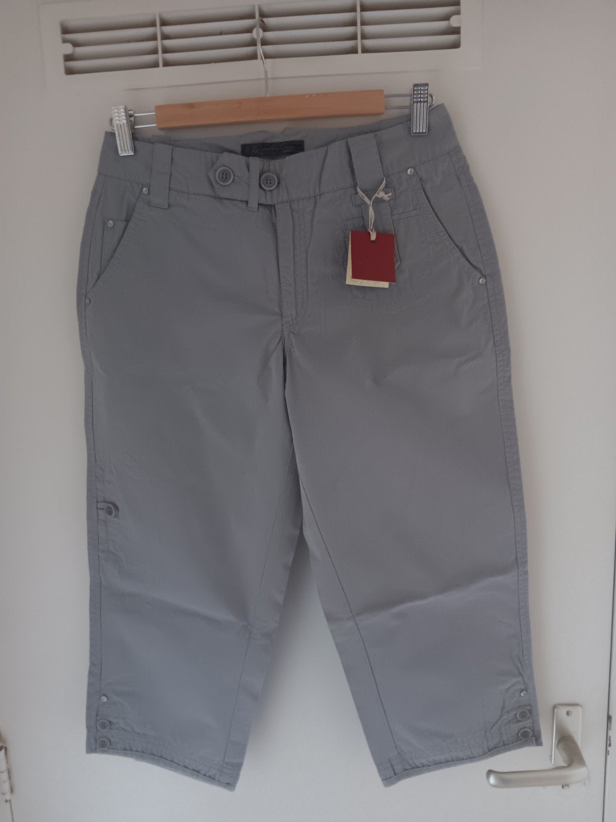 Nieuwe grijze capri broek mt:36, Nieuw, Ophalen of Verzenden, Driekwart, Maat 36 (S)