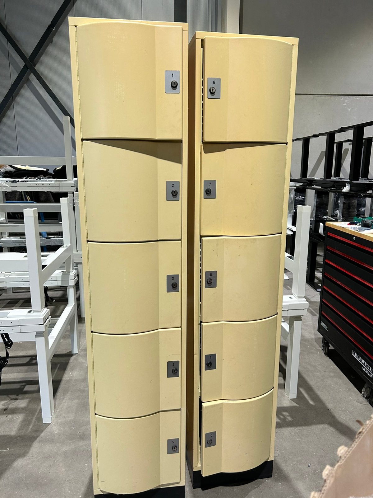 Lockerkasten met zware stalen deuren. 2x 5d  incl sleutel, Ophalen of Verzenden, Gebruikt