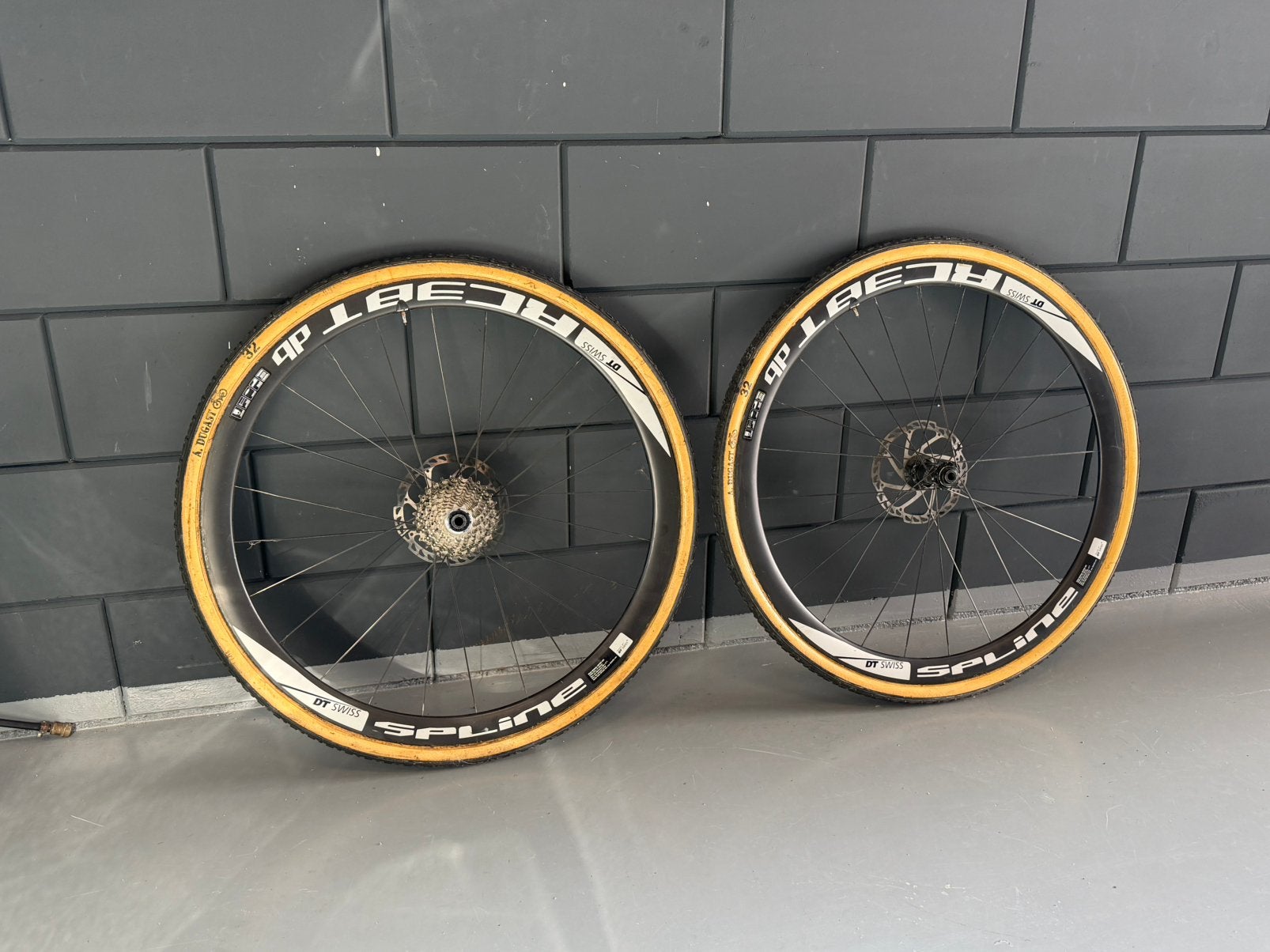 Dt swiss carbon wielset incl. Cassette & schijven!, Fietsen en Brommers, Fietsonderdelen, Ophalen, Zo goed als nieuw, Carbon