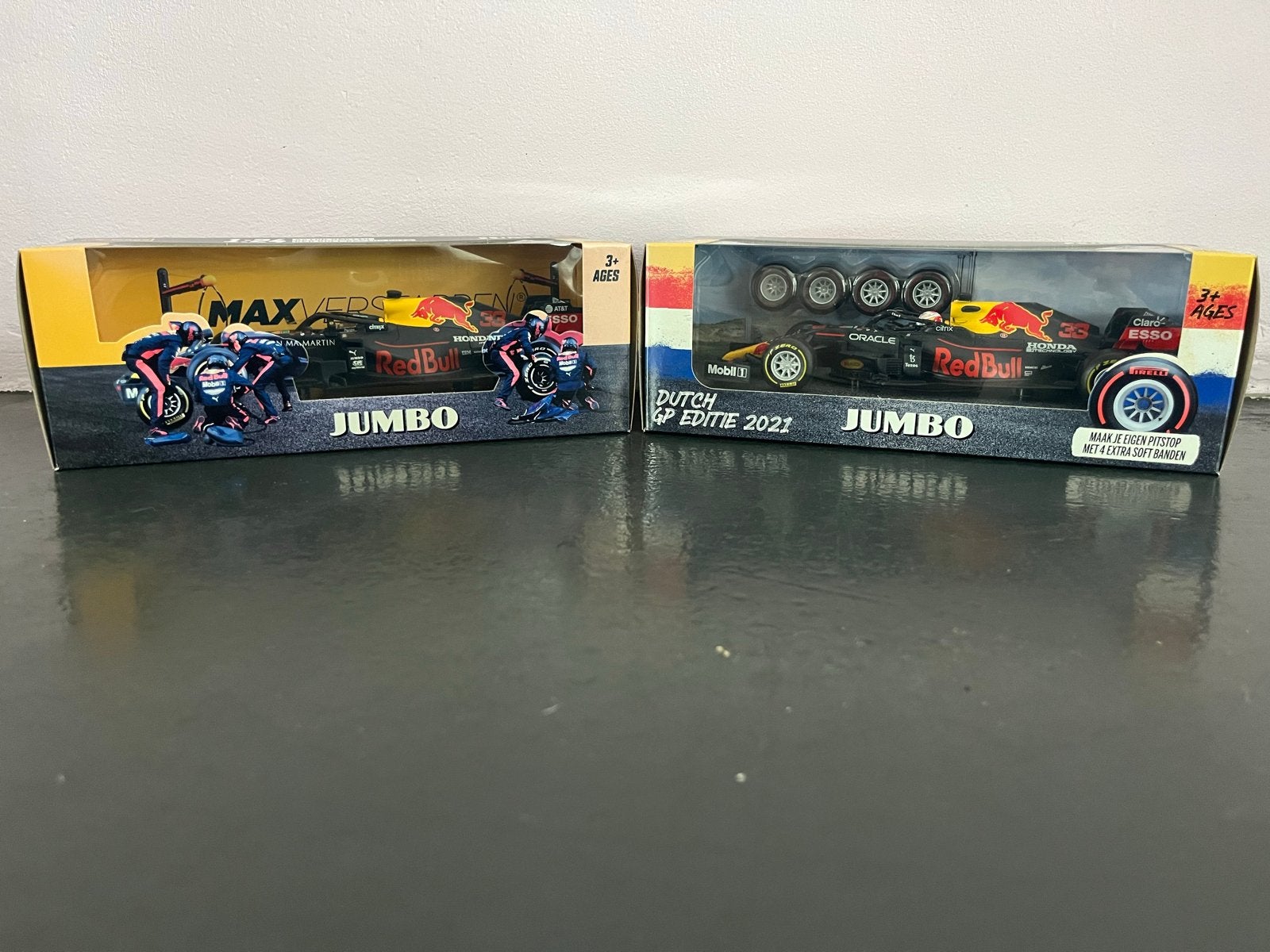 2 Max Verstappen Red Bull Racing F1 auto's - Jumbo editie, Auto, 1:32 tot 1:50, Nieuw, Ophalen