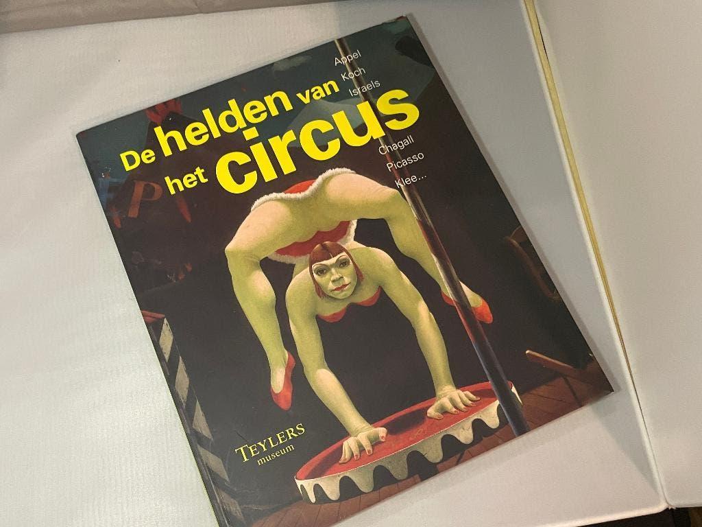Boek ‘De Helden van het Circus’ (M de Haan), Boeken, Kunst en Cultuur | Beeldend, Ophalen of Verzenden, Zo goed als nieuw