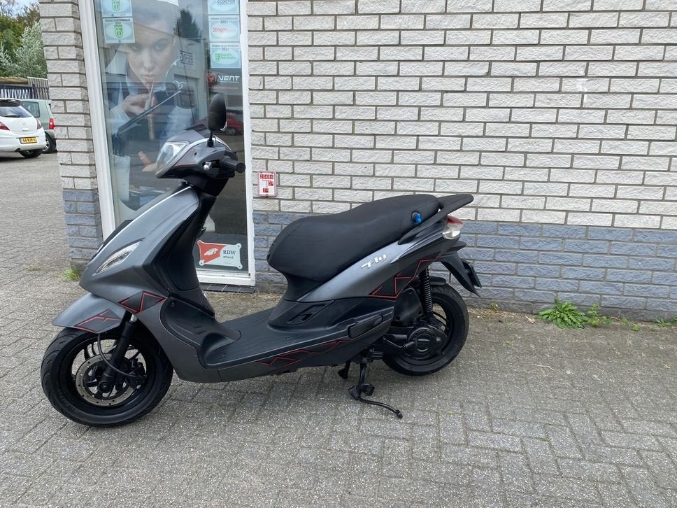 MOOIE PIAGGIO NEW FLY  45 4-TAKT MAT GRIJS BROM  BJ2014 6000, PIAGGIO, Onbekend, Onbekend, Piaggio