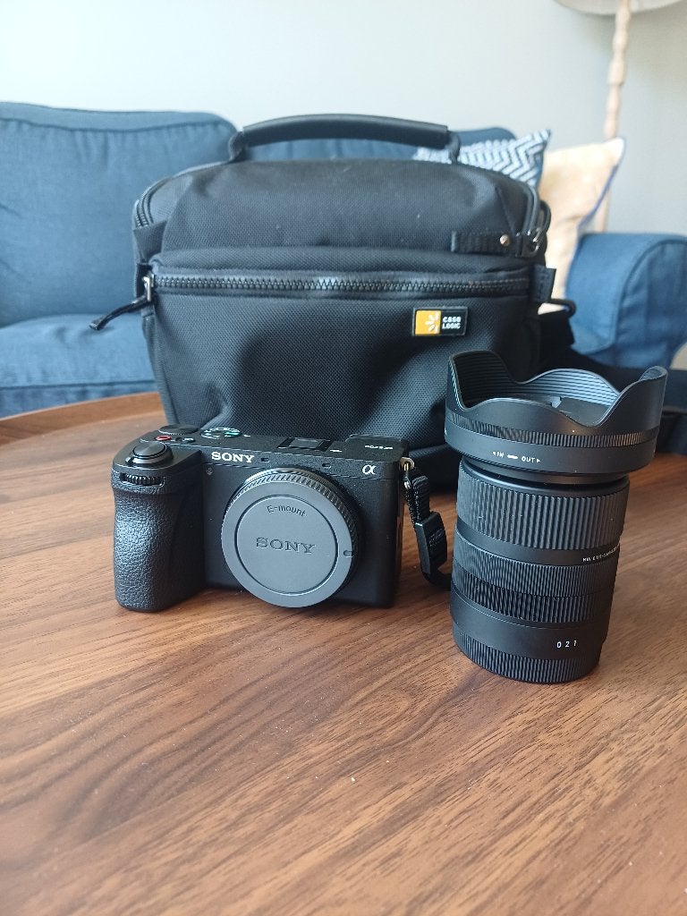 Sony A6700 + sigma 18-50 mm f2.8, Audio, Tv en Foto, Fotocamera's Digitaal, Ophalen, Lensdop, Systeemcamera, Geen optische zoom
