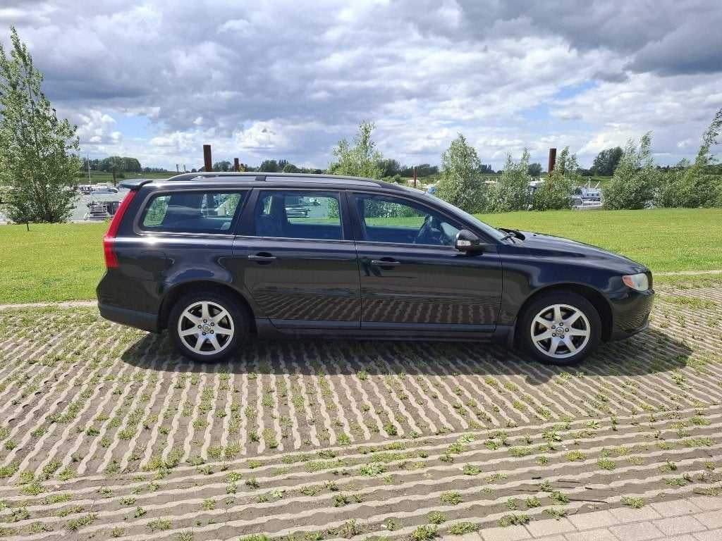 Volvo V70 2.0 | 213.000 km | Winterset | Trekhaak, Auto's, Volvo, 145 pk, Alcantara, Zwart, V70