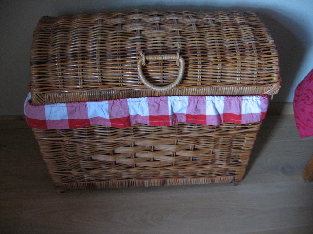 Grote rieten mand type hutkoffer voor wasgoed of speelgoed., Ophalen, Gebruikt, Mand, Riet