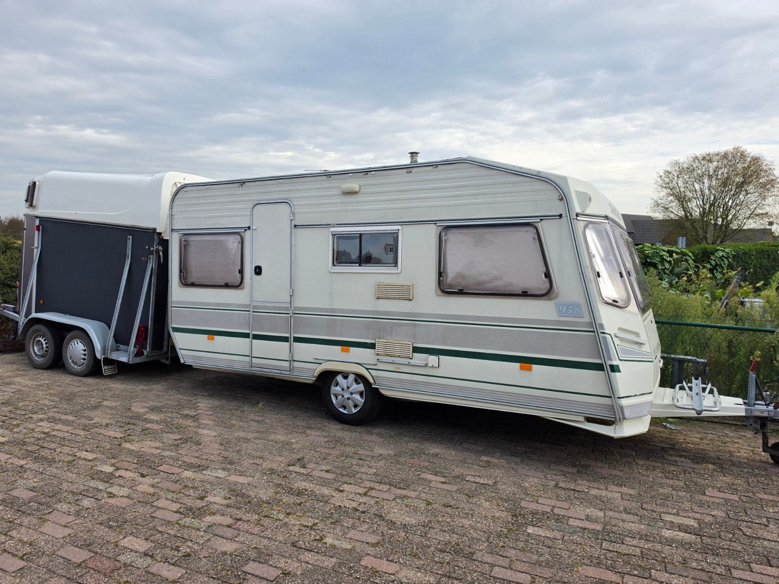 Chateau Cantra 938  460 opbouw bj 1995 met Frans bed  Dorema, Chateau, Frans bed, Treinzit, 750 - 1000 kg