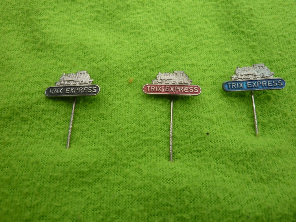 Set van 3 Trix Express speldjes/pins - Trein locomotief, Ophalen of Verzenden, Gebruikt, Transport, Speldje of Pin