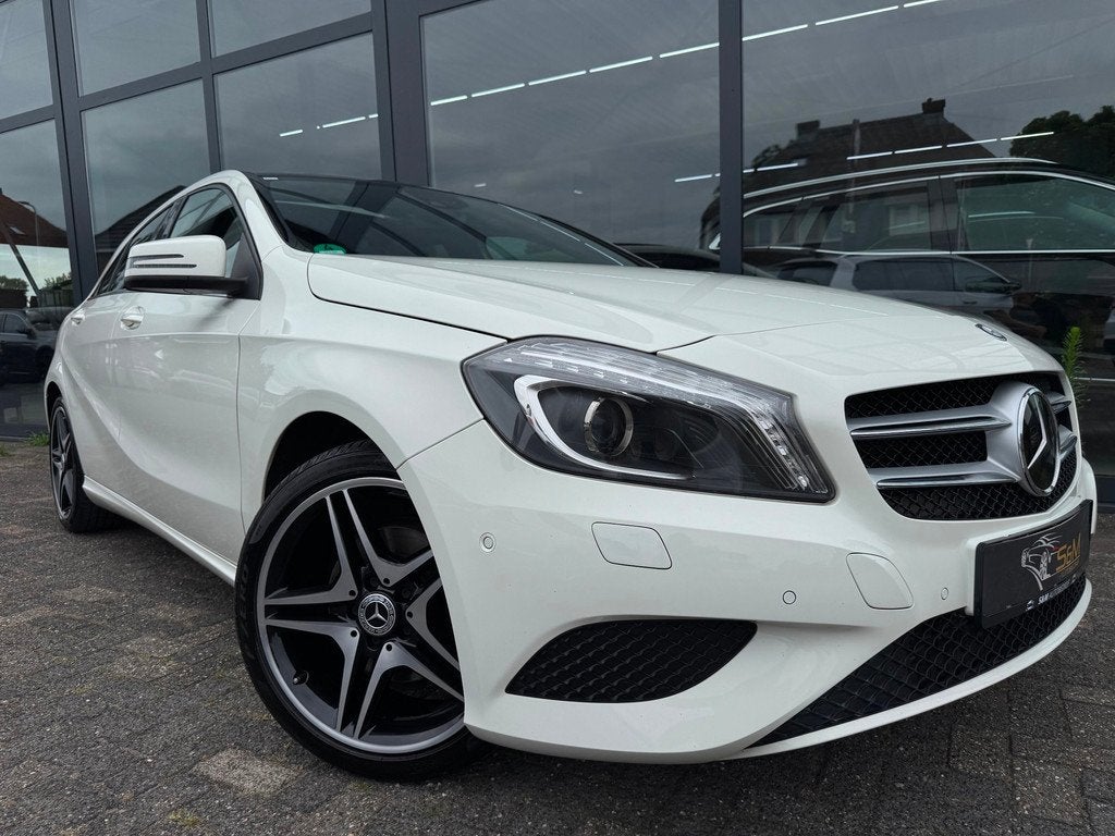 Mercedes-Benz A-klasse 180 BlueEfficiency Urban Pano | Camer, Auto's, Mercedes-Benz, Gebruikt, 4 cilinders, 1595 cc, Bedrijf