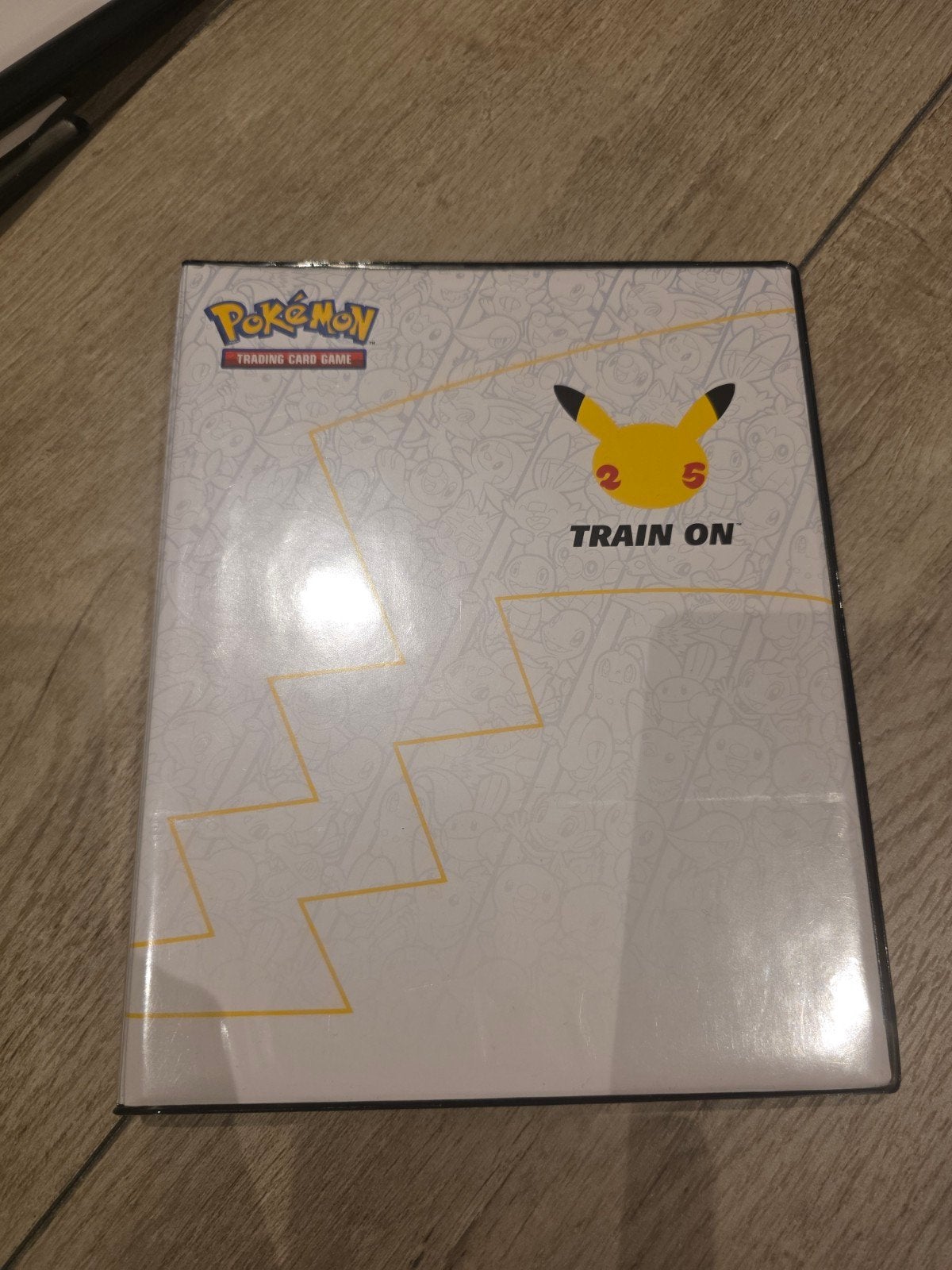Pokemon TCG - 25th Anniversary Album voor Jumbo kaarten, Ophalen of Verzenden, Zo goed als nieuw, Boek of Catalogus