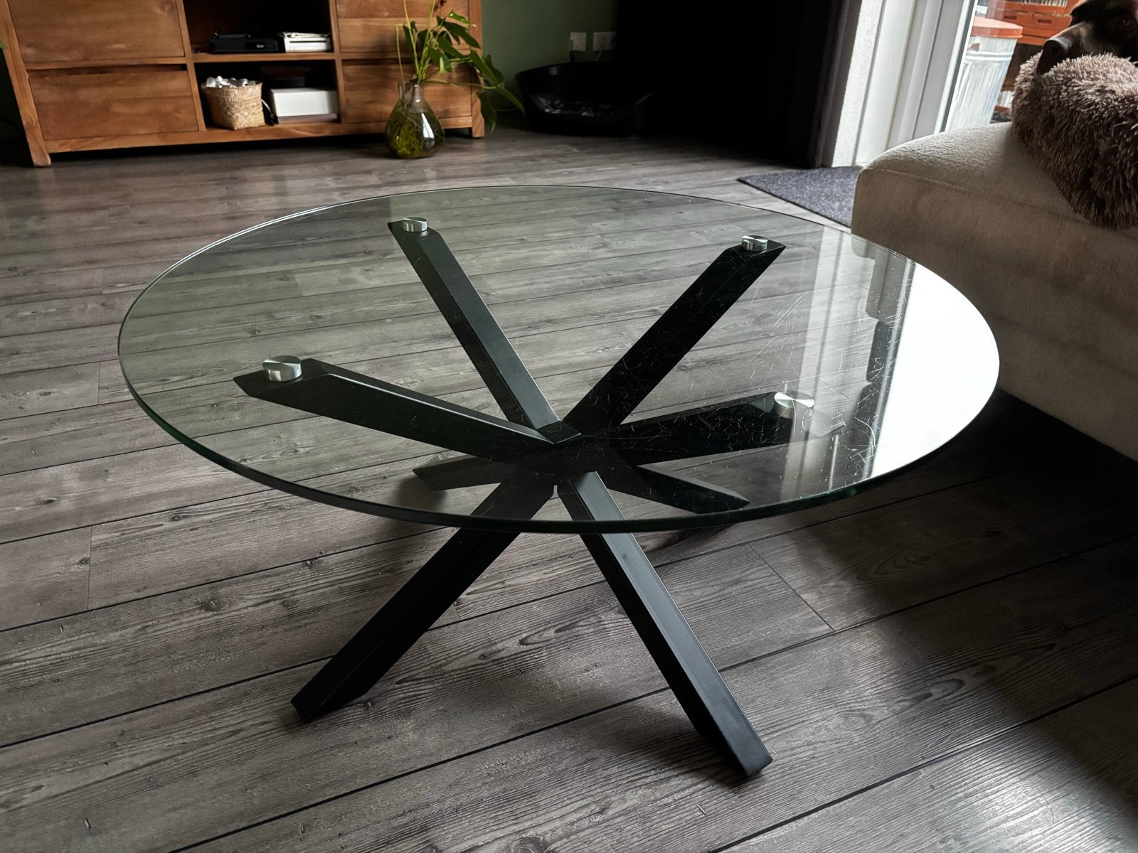 Glazen salontafel met modern zwart metalen onderstel, Ophalen, Gebruikt, Rond, 50 tot 100 cm