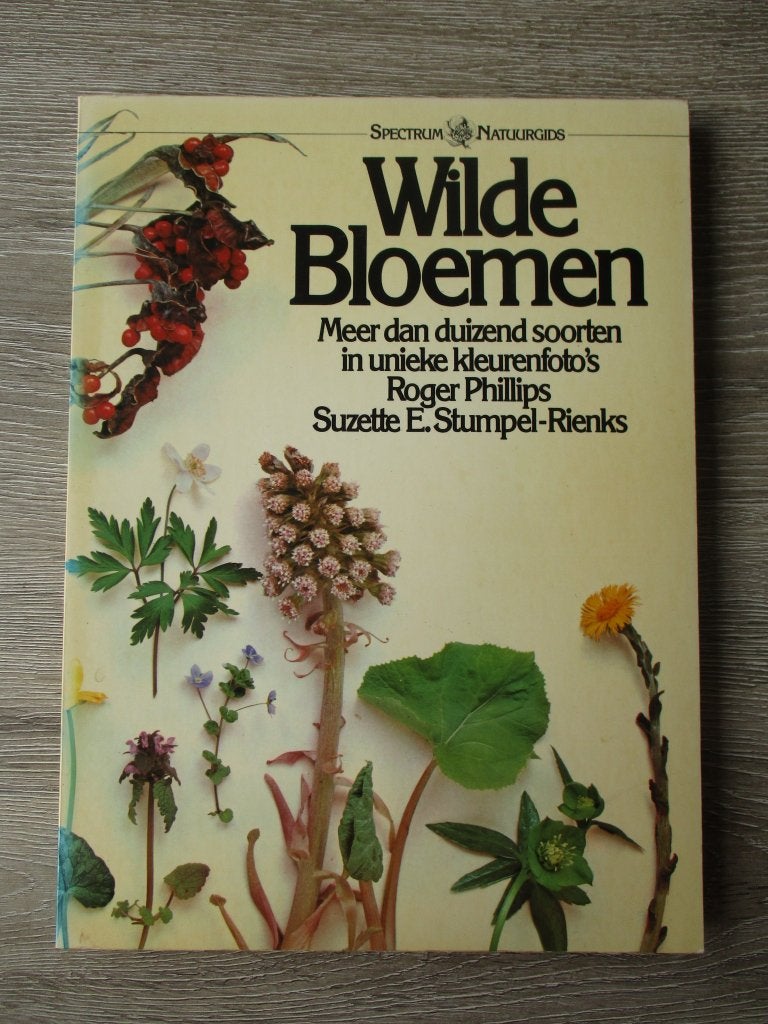 Wilde bloemen - Roger Phillips / Suzette E. Stumpel-Rienks, Ophalen of Verzenden, Gelezen, Bloemen, Planten en Bomen
