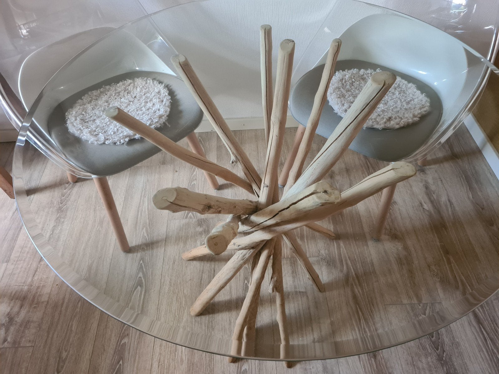Glazen dessing eettafel met unieke houten poten, Ophalen, Rond, Overige houtsoorten, Zo goed als nieuw