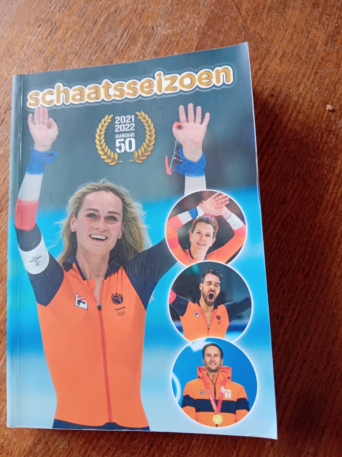 Schaatsseizoen 2021-2022 Jaargang 50 KNSB Boek, Boeken, Ophalen of Verzenden, Zo goed als nieuw, KNSB, Wintersport