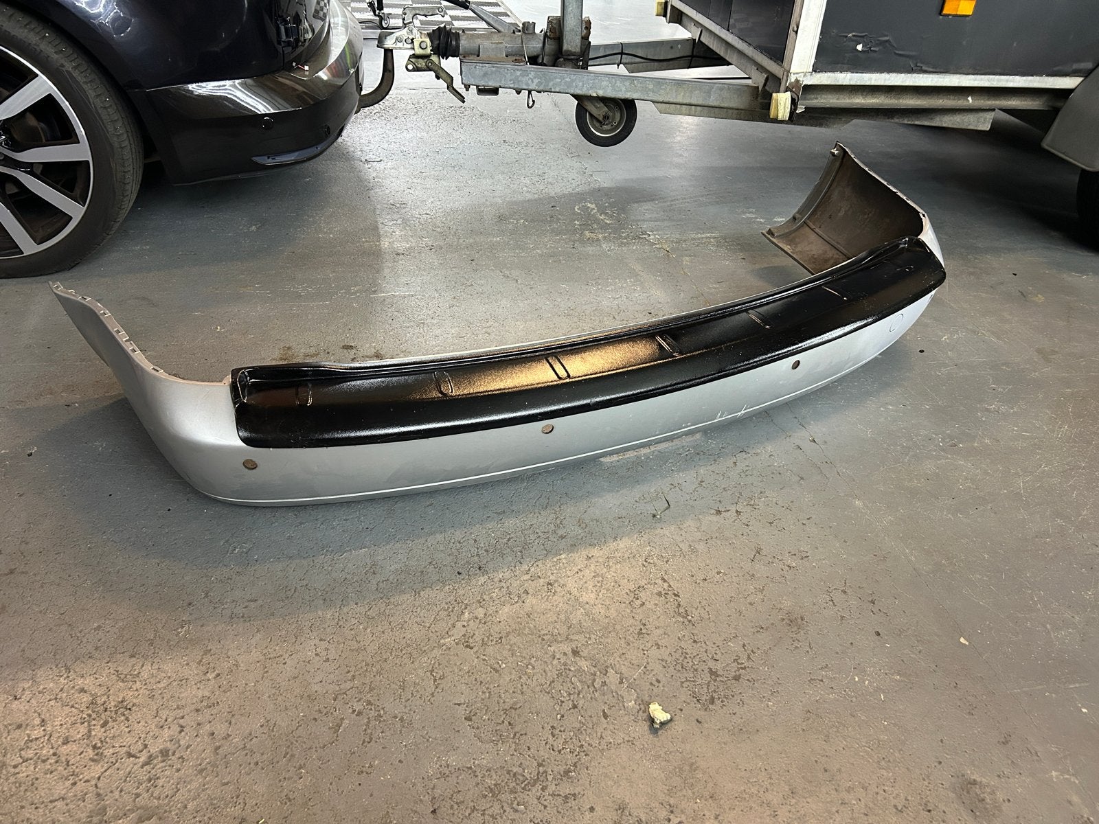 Caddy Achterbumper - zilver Gebruikt, Auto-onderdelen, Ophalen, Gebruikt, Volkswagen, Achter