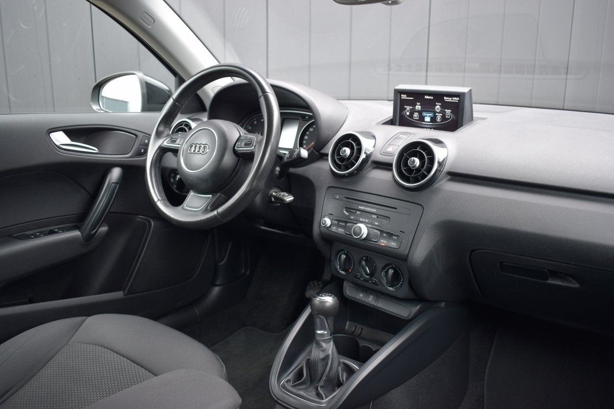 Audi A1 Sportback 1.2 TFSi S-Line Full Map Navi | Telefonie, Voorwielaandrijving, Euro 5, Zwart, 4 cilinders
